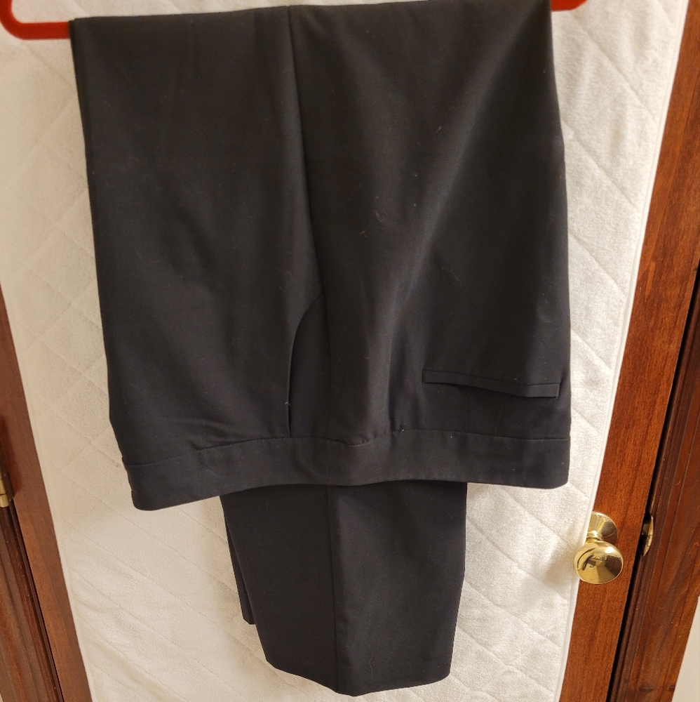 George black slacks size 18 average 2 pockets front, 2 shallow pockets back